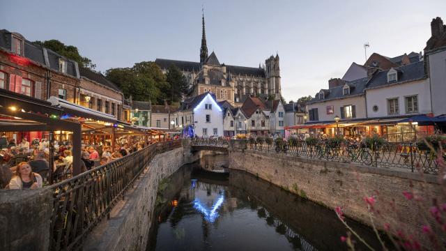 Abendstimmung in Amiens auf der Place du Don. Copyright: CRTC Hauts-de-France - Nicolas Bryant