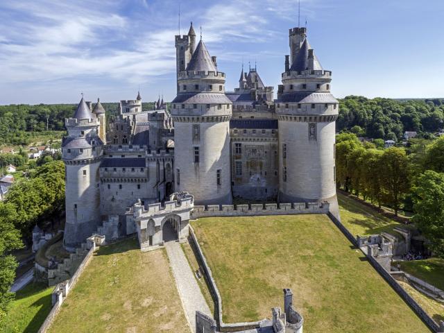 Nordfrankreich: Das Schloss Pierrefonds aus der Vogelperspektive. Copyright: Centre des Monuments Nationaux - Christian Gluckman