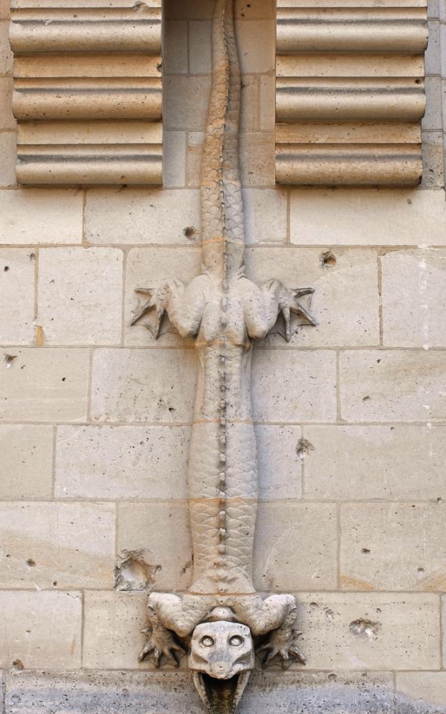 Detailaufnahme Wasserspeier in Salamanderform im Ehrenhof von Schloss Pierrefonds, Nordfrankreich. Copyright: Centre des Monuments Nationaux - Philippe Berthé