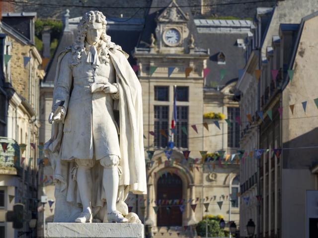 Nordfrankreich, Château-Thierry, Haus von Jean de la Fontaine, Statue des berühmten Fabeldichters