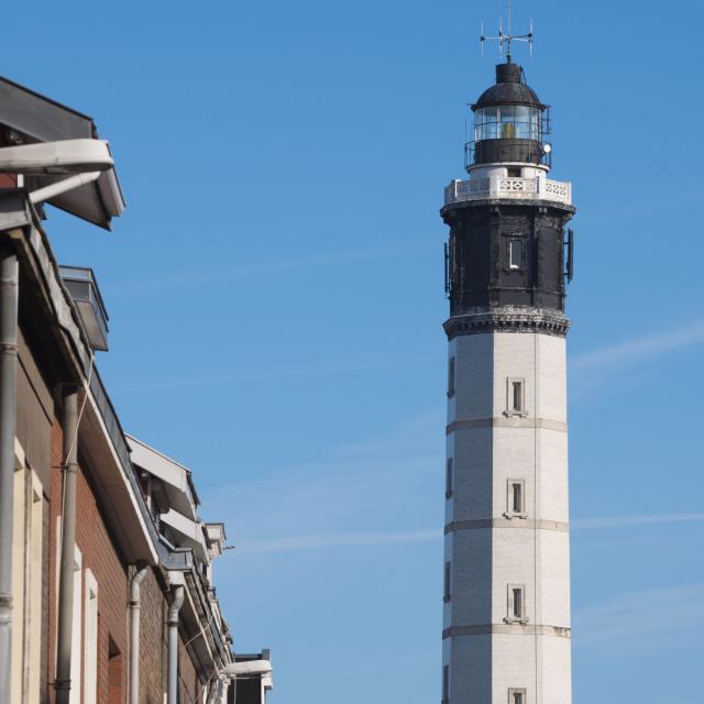 Calais. Le phare date de 1848.