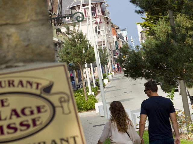 Nordfrankreich, Le Touquet Paris Plage, Couple en balade