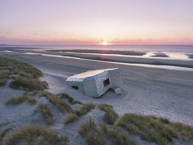 Northern France _ Leffrinckoucke _ Le Blockhaus Mirror © CRTC Hauts-de-France Nicolas Bryant