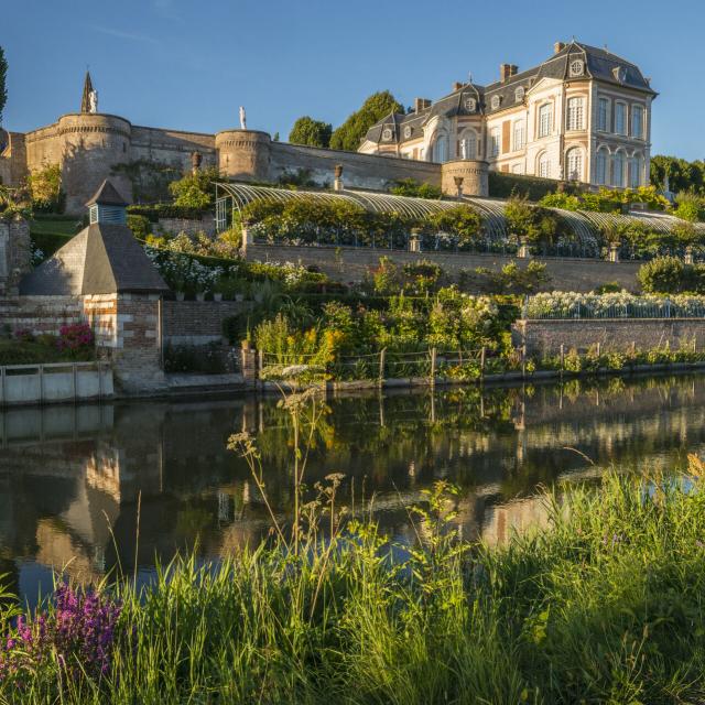 Schloss mit Gärten am Ufer der Somme, Nordfrankreich. Copyright: CRTC Hauts-de-France - Stéphane Bouilland