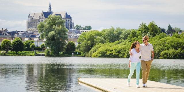 Saint-Quentin _ Vue basilique depuis le Marais d'Isle © CRTC Hauts-de-France - Vincent Colin