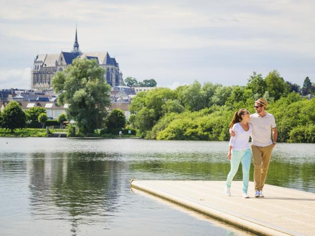 Saint-Quentin _ Vue basilique depuis le Marais d'Isle © CRTC Hauts-de-France - Vincent Colin