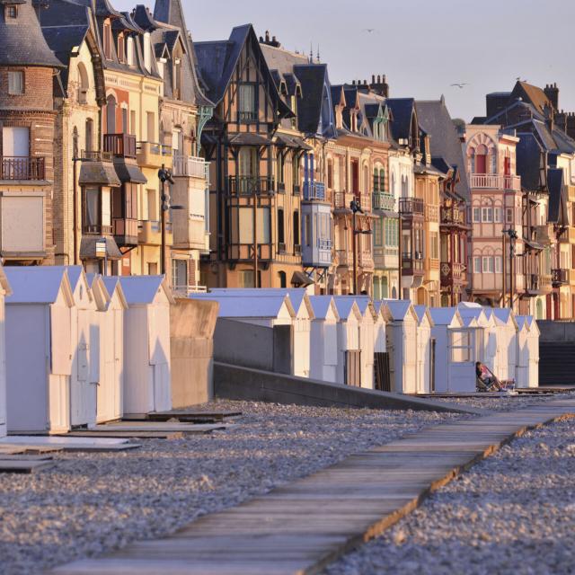 Mers-les-Bains façades Belle Epoque et cabines de plage © CRTC Hauts-de-France - Nicolas Bryant