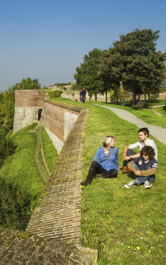 Montreuil-Sur-Mer, Vue sur les remparts,©CRTC Hauts-de-France - Benoit Bremer