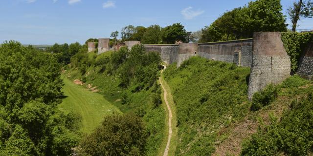 Montreuil-sur-Mer _ Remparts © CRTC Hauts-de-France - Yannick Cadart