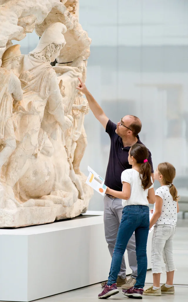 Nordfrankreich_Lens _ Musée du Louvre Lens © Sanaa - Imrey Culbert - Mosbach Paysagiste - Studio Gardère -Frédéric Iovino 2019