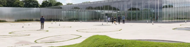 Lens _ Musée du Louvre Lens © Sanaa architectes - Catherine Mosbach paysagiste - Frédéric Iovino