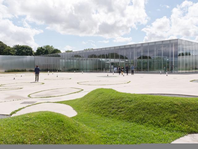 Lens _ Musée du Louvre Lens © Sanaa architectes - Catherine Mosbach paysagiste - Frédéric Iovino