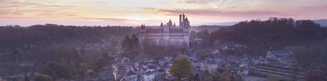 Blick auf das Städtchen Pierrefonds mit seinem Schloss in Nordfrankreich. Copyright: CRTC Hauts-de-France - Nicolas Bryant