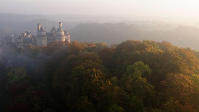 Nordfrankreich, Pierrefonds, Schloss Pierrefonds im Nebel. Copyright: CRTC Hauts-de-France - Stéphane Tatinclaux