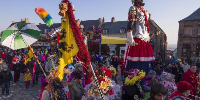 Cassel, Mont Cassel, Carnaval, Défilé des géants Reuze Papa et Reuze Maman