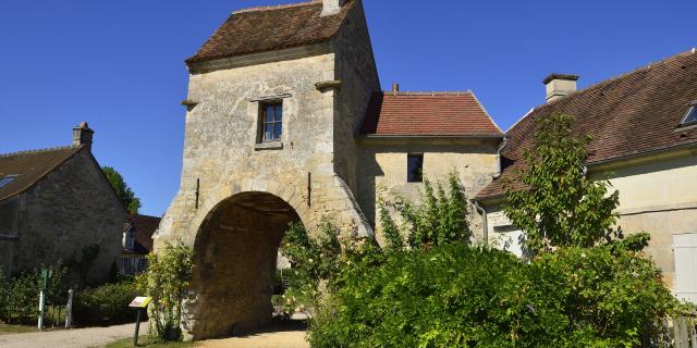 Saint-Jean-aux-Bois _ Porte de la ferme © CRTC Hauts-de-France - Hervé Hughes