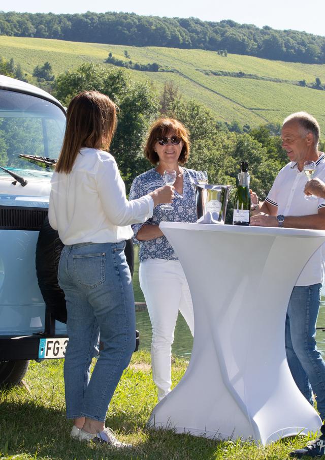 Barzy-sur-Marne_visite en combi Volkswagen© Champagne Leveque Dehan - Didier Tatin