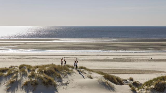 Fort Mahon_Yoga dans les dunes 3 ©CRTC Hauts-de-France _ Teddy HéninDe France Teddy Henin