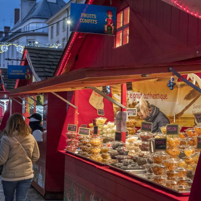 Amiens - Illuminations et chalets du marché de Noël à Amiens ©CRTC Hauts-de-France - Stéphane BOUILLAND