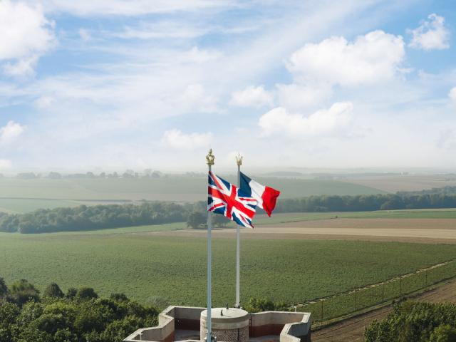 Northern France _ Thiepval _ British and French flags © CRTC Hauts-de-France _ Progress Films