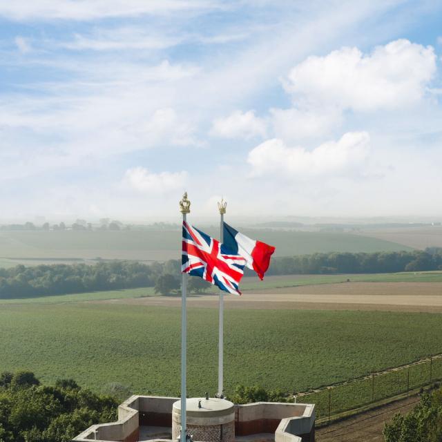 Northern France _ Thiepval _ British and French flags © CRTC Hauts-de-France _ Progress Films