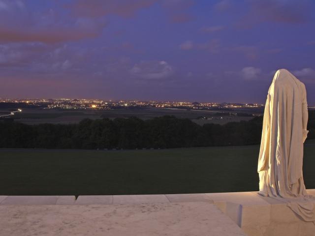 Vimy - Mémorial Canadien, La Pleureuse Au Crépuscule ©CRTC Hauts-De-France Philippe Frutier