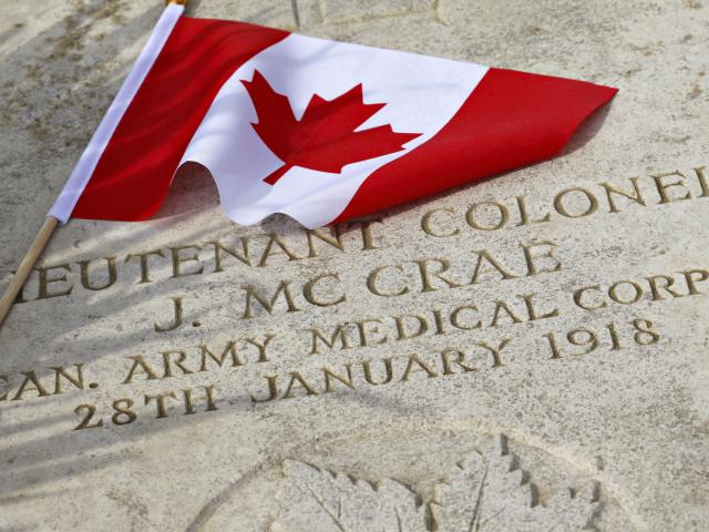 Wimereux communal cemetery - stèle de John Mac Crae ©CRTC Hauts-de-France - AS Flament