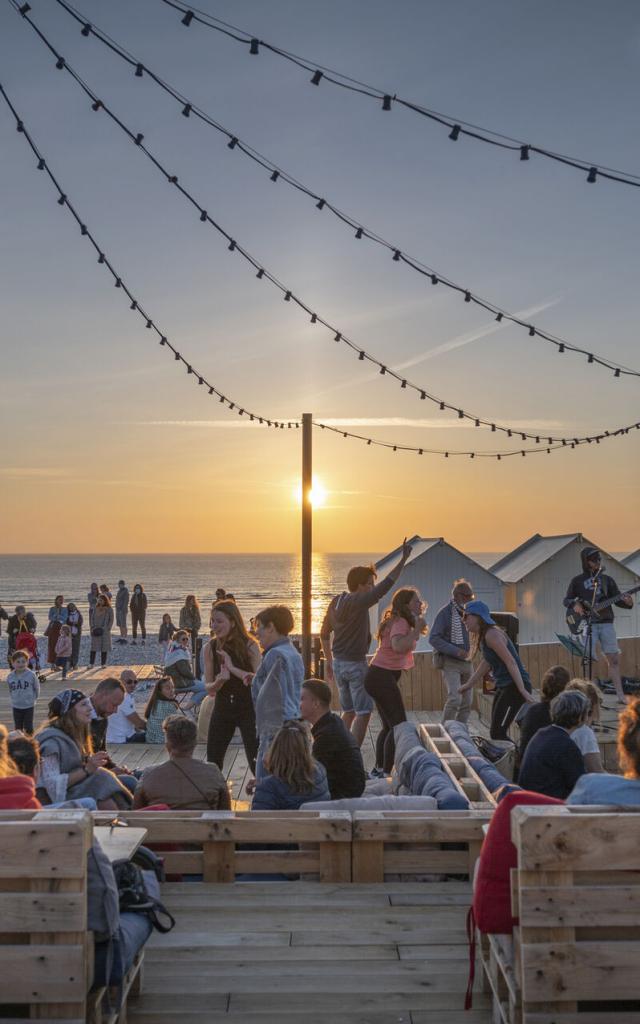 Cayeux Sur Mer Bar De Plage ©Crt Hauts De France Nicolas Bryant