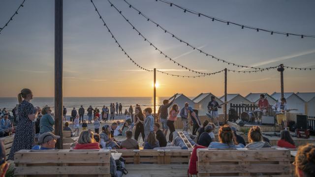 Northern France _ Cayeux-sur-Mer _ Beach Bar © CRT Hauts-de-France _ Nicolas Bryant