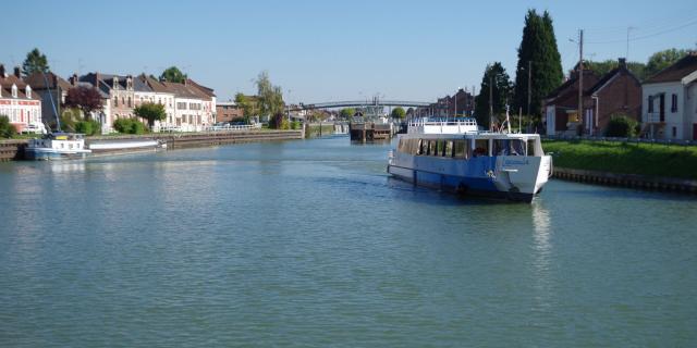 Bateau_L'Escapade_VNF © Sylvie_Dhumetz