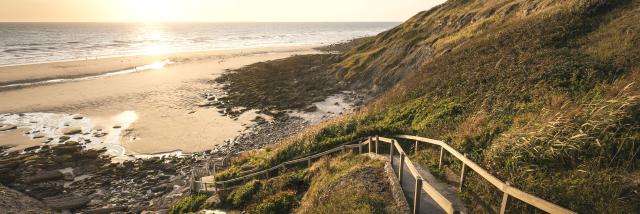 Northern France _ Équihen Plage _ Path going down the beach © CRTC Hauts-de-France _ Fabien Coisy