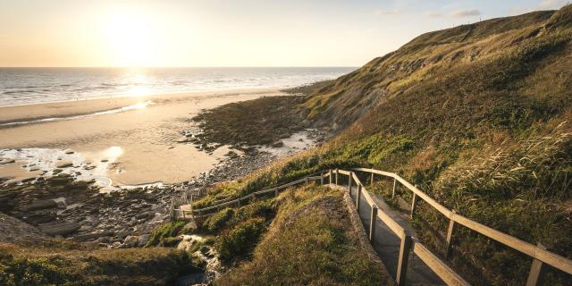 Northern France _ Équihen Plage _ Path going down the beach © CRTC Hauts-de-France _ Fabien Coisy