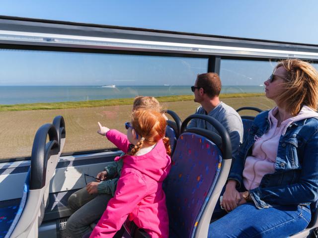 Divine Calais Cap Blanc Nez Famille credits Nohcabphotographies- OT Calais