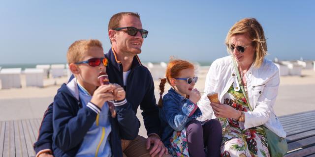 Manger Une Glace Plage Calais Famillecredits Nohcabphotographies- OT Calais