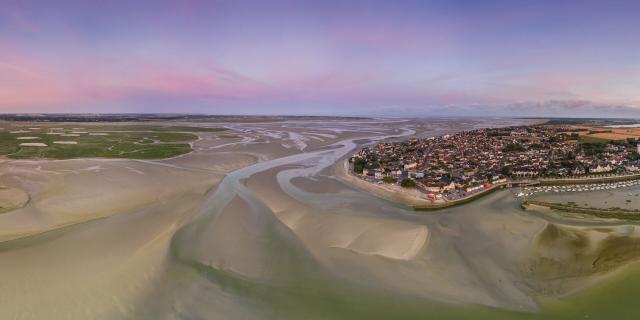 Baie de Somme_ Le Crotoy - Vue aérienne. © CRTC Hauts-de-France - Stéphane BOUILLAND