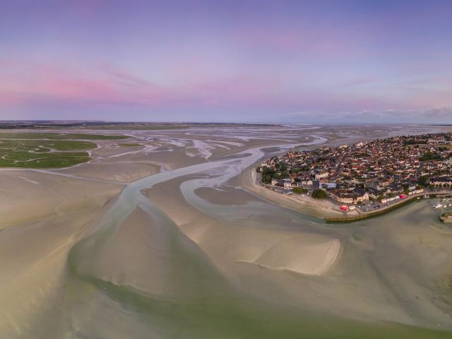 Baie de Somme_ Le Crotoy - Vue aérienne. © CRTC Hauts-de-France - Stéphane BOUILLAND