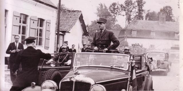 Tourisme Arrivee De Gaulle En Voiture Rue De Leglise 1949