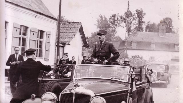 Tourisme Arrivee De Gaulle En Voiture Rue De Leglise 1949