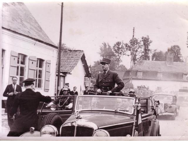 Tourisme Arrivee De Gaulle En Voiture Rue De Leglise 1949