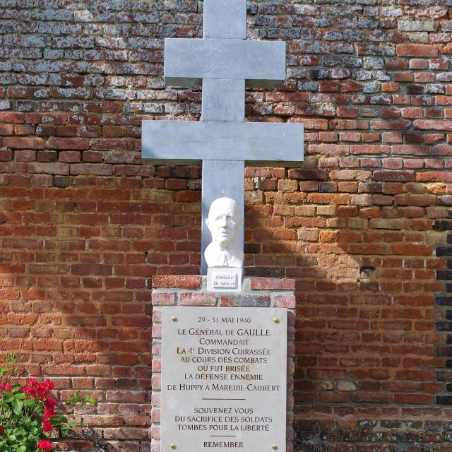 Charles de Gaulle, Stele